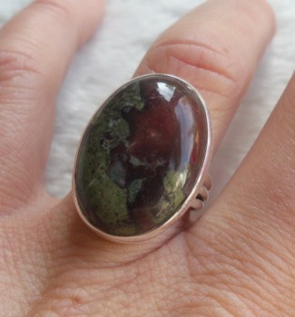 Zilveren ring gezet met drakenbloed Jaspis 17.3 mm